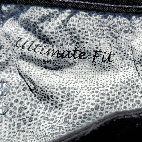 Chico's Black Platinum Denim Stretch Capri Jeans - Picture 9 of 10